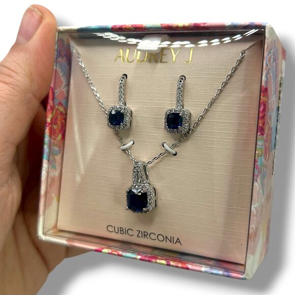 NEW Audrey J Blue Cubic Zirconia Earrings & Necklace Set Pave Crystal Gift Box - Picture 8 of 9